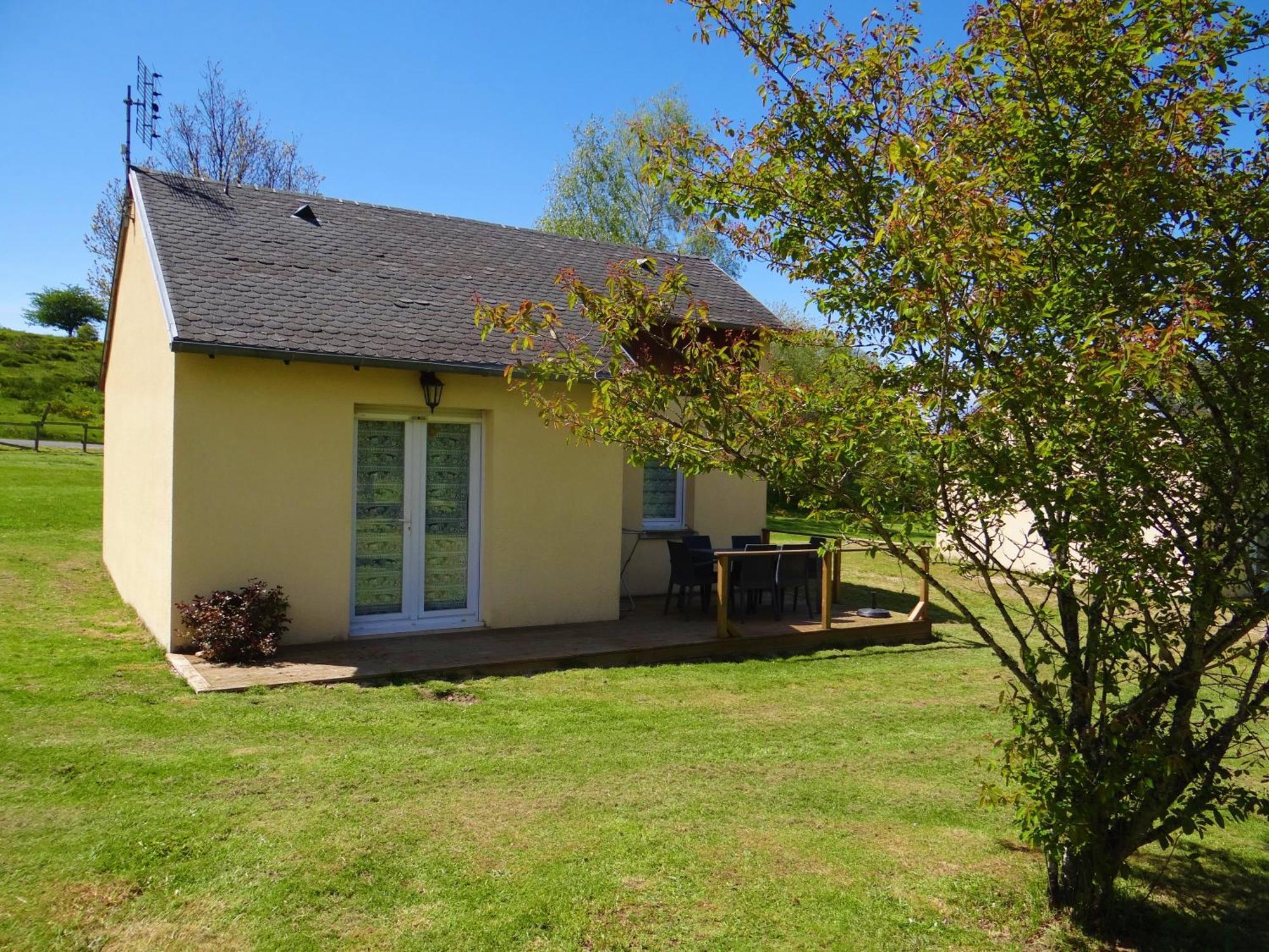 Maison De Plein Pied Au Coeur De La Nature Chaudes-Aigues Exteriör bild